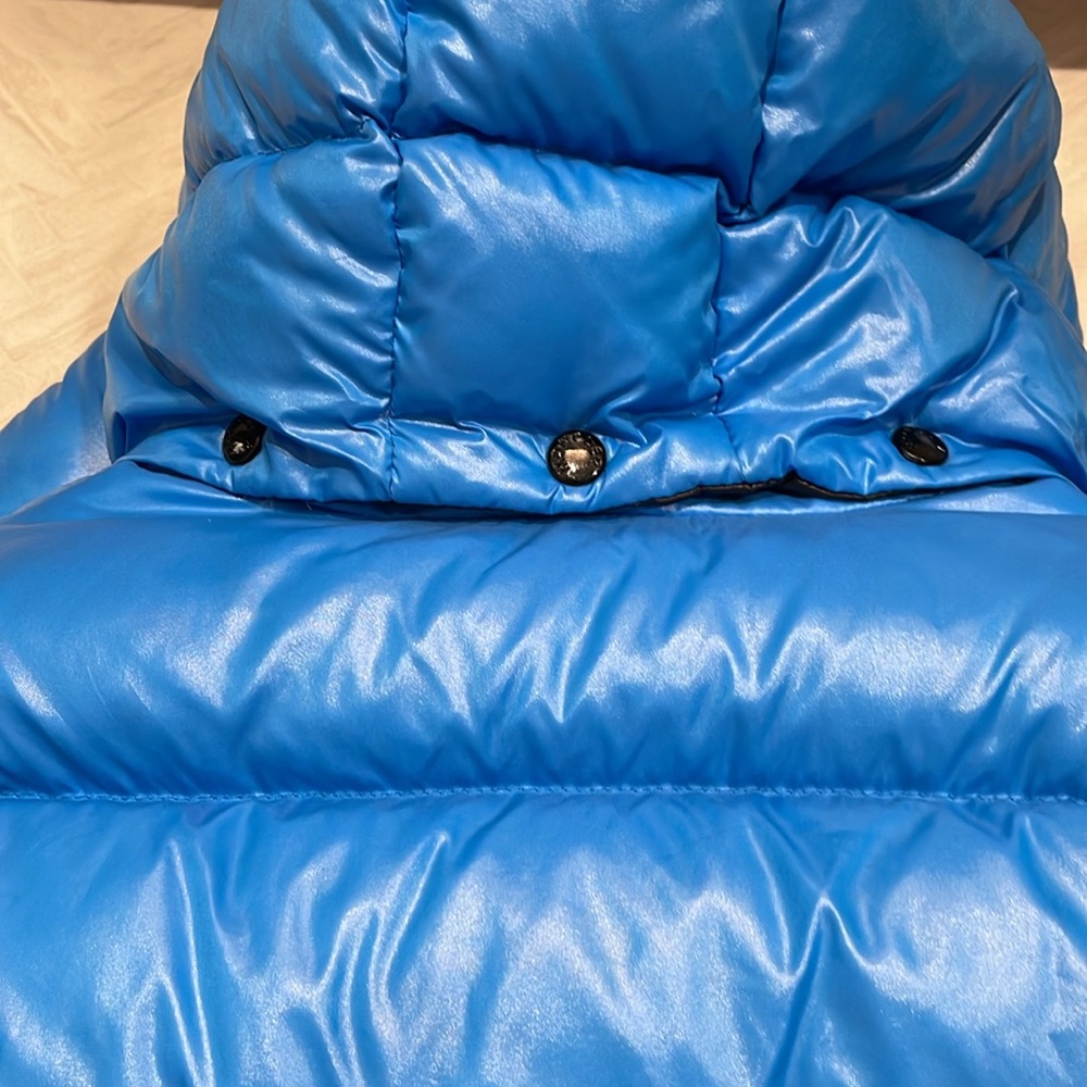 Moncler Blue Boys Puffer Jacket with hood, size 6 - Picture 10 of 11